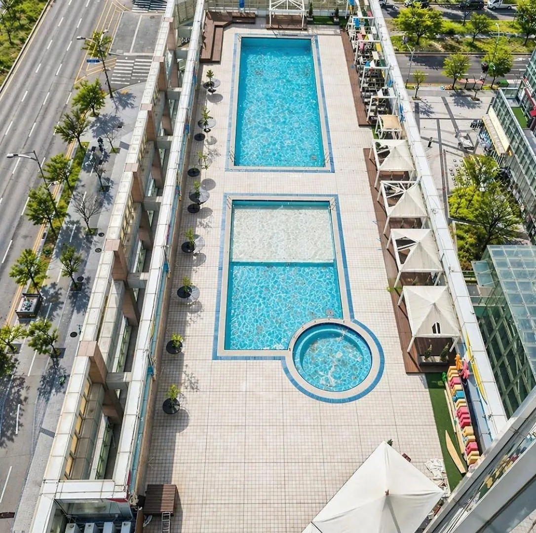 Value Stay Songdo 21층 호수뷰 루프탑수영장 호텔침구 스마트tv 공항30분 Incheon 0*,  South Korea